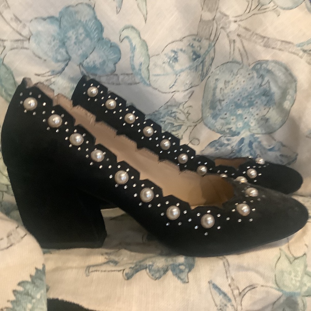 Ladies suede and pearl pumps (size 6)